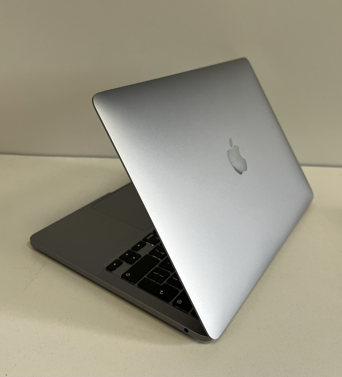 MacBook Pro 13 2020 M1 8/256gb