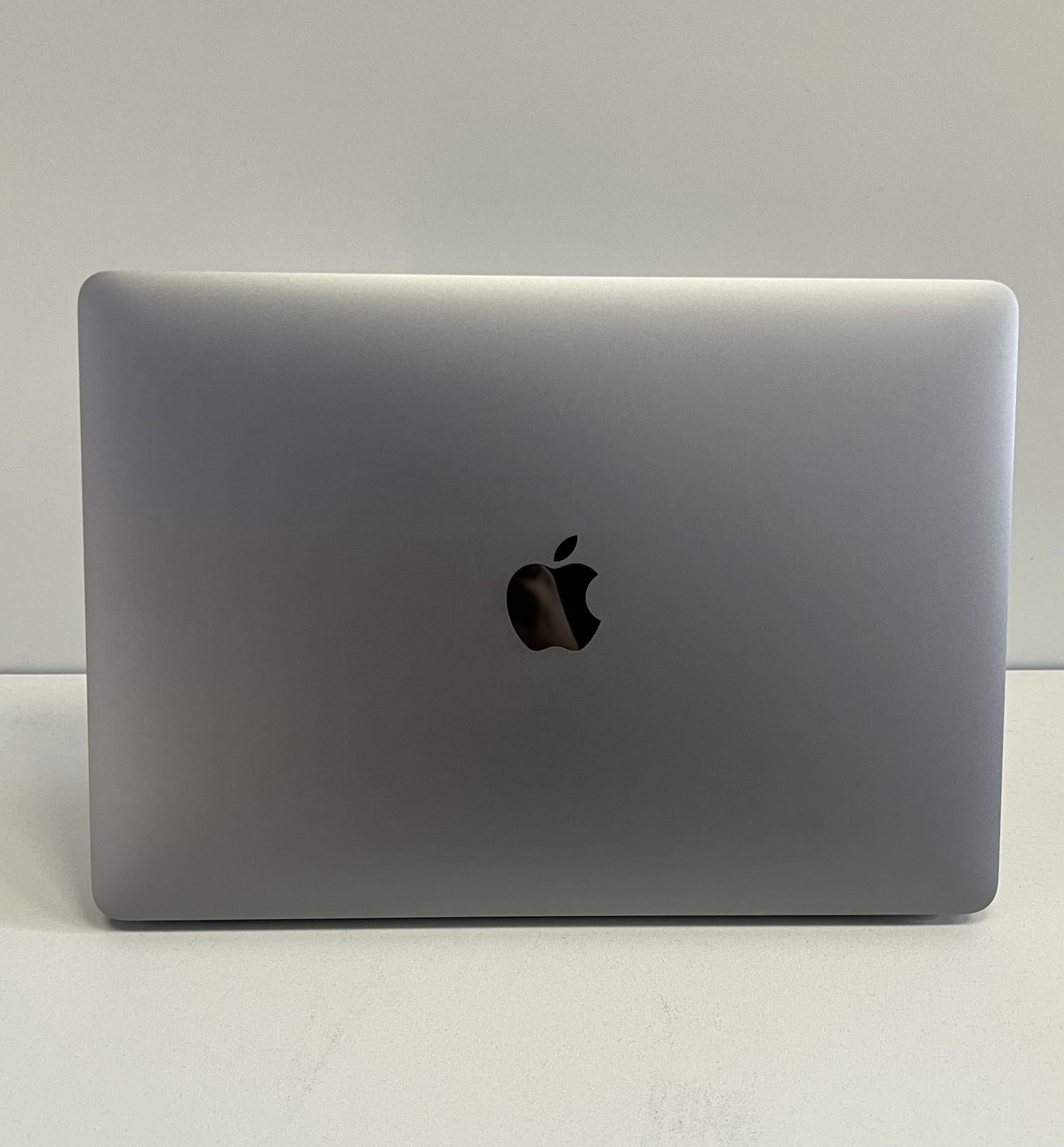 MacBook Pro 13 2020 M1 8/256gb